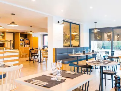 Restaurant ou autre lieu de restauration dans l'établissement ibis Styles Rouen Val De Reuil
