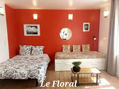 Un ou plusieurs lits dans un hébergement de l'établissement Les Belles Terrasses Dieppe ,3 appartements , LE VEGETAL de 1 à 8 personnes , LE TROPICAL de 1 à 6 personnes , LE FLORAL avec TERRASSE de 1 à 3 personnes , quartier calme au stationnement gratuit à coté de l'avenue verte