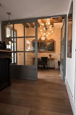 Cuisine ou kitchenette dans l'établissement Hôtel Le Chantilly