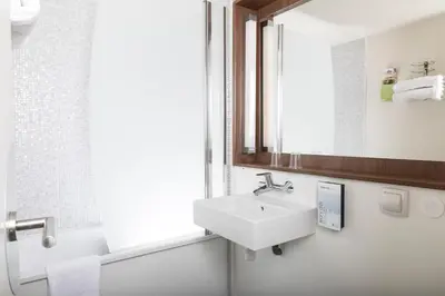 Salle de bains dans l'établissement Campanile NATURE - Cergy Saint Christophe