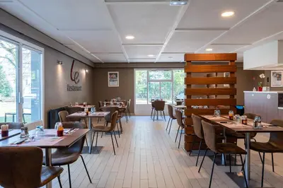 Restaurant ou autre lieu de restauration dans l'établissement Campanile Rouen Sud - Zénith - Parc Expo