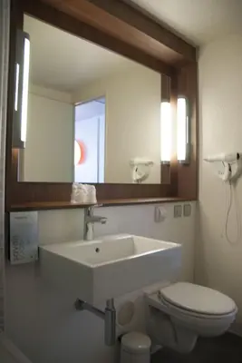 Salle de bains dans l'établissement Campanile Creil - Villers-Saint-Paul