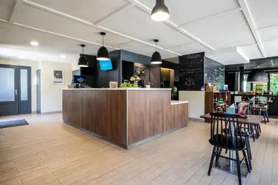Restaurant ou autre lieu de restauration dans l'établissement Campanile Rouen Nord - Barentin