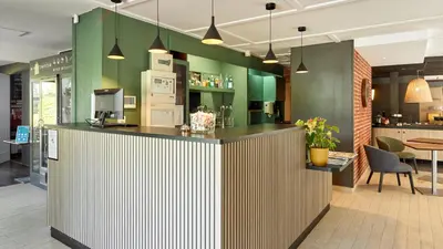 Restaurant ou autre lieu de restauration dans l'établissement Campanile NATURE - Sannois Ermont