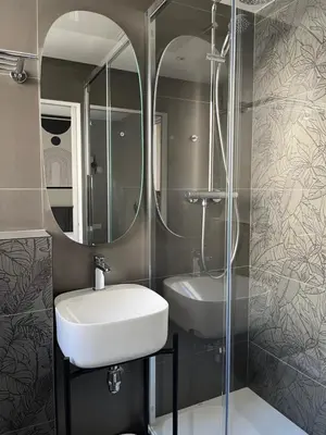 Salle de bains dans l'établissement Hôtel Paulette Rouen Centre Cathédrale