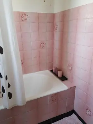 Salle de bains dans l'établissement NDP Family (Ndong Du Pierrier)