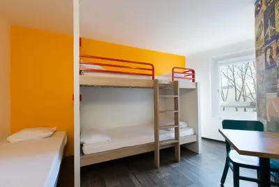 Un ou plusieurs lits dans un hébergement de l'établissement hotelF1 Cergy