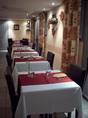 Restaurant ou autre lieu de restauration dans l'établissement Kimotel Epône-Flins