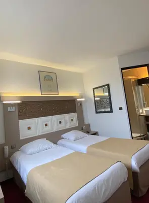 Un ou plusieurs lits dans un hébergement de l'établissement Kimotel Epône-Flins