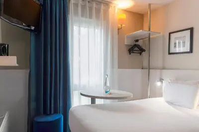 Un ou plusieurs lits dans un hébergement de l'établissement Hôtel Kyriad Dieppe
