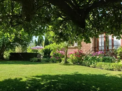 Jardin de l'établissement Comme une parenthèse au coeur des hortillonnages