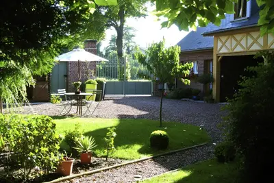 Jardin de l'établissement Comme une parenthèse au coeur des hortillonnages