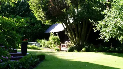 Jardin de l'établissement Comme une parenthèse au coeur des hortillonnages