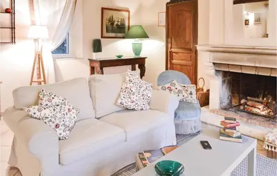 Coin salon dans l'établissement Cozy Home In Trie-Château With Wifi