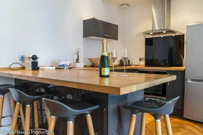 Cuisine ou kitchenette dans l'établissement Charming Haussmannien 50m2 - city center