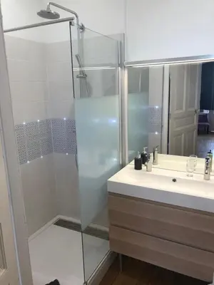Salle de bains dans l'établissement Le 3 fuscien