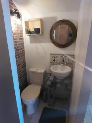 Salle de bains dans l'établissement Le Grenier