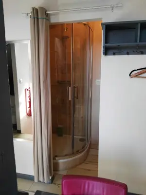 Salle de bains dans l'établissement Le Grenier