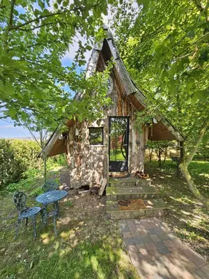 Jardin de l'établissement Au Refuge Des 3 Ours - Chambres d'hôtes et cabanes