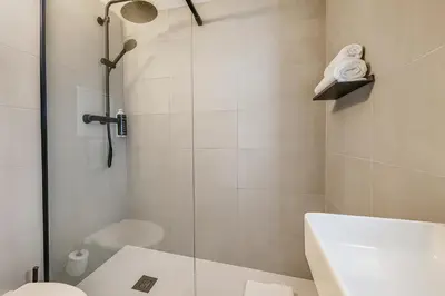 Salle de bains dans l'établissement Brit Hotel Confort Rouen Centre