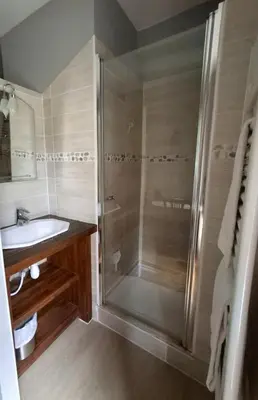 Salle de bains dans l'établissement Hostellerie Du Lys