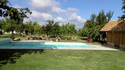 Piscine de l'établissement Chambre d'hotes de la Vallee ou située à proximité