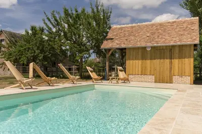 Piscine de l'établissement Chambre d'hotes de la Vallee ou située à proximité