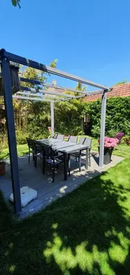 Jardin de l'établissement La Parenthèse avec piscine - les impressionnistes