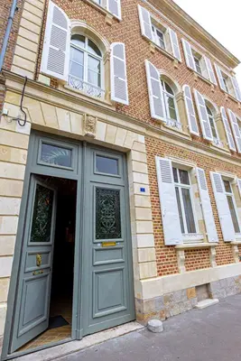 Façade ou entrée de l'établissement Maison Longuevie