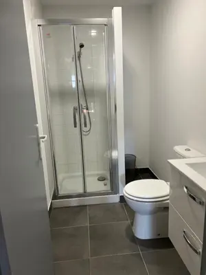 Salle de bains dans l'établissement PARIS par trains, AREA, Studios avec salle de bain et kitchenette Privées, OU, chambres avec salles bain et cuisines communes