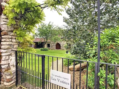 Jardin de l'établissement Trois logements indépendant au Grande Vigne