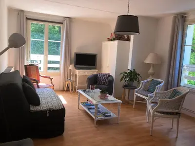 Télévision ou salle de divertissement dans l'établissement Nuit à deux pas de Dieppe