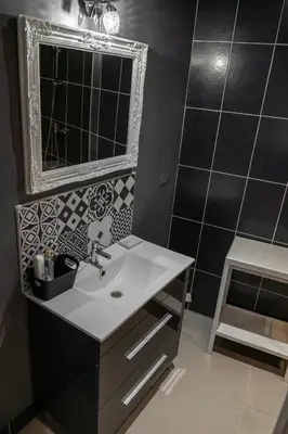 Salle de bains dans l'établissement Givernel