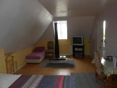 Un ou plusieurs lits dans un hébergement de l'établissement Chambre meublée