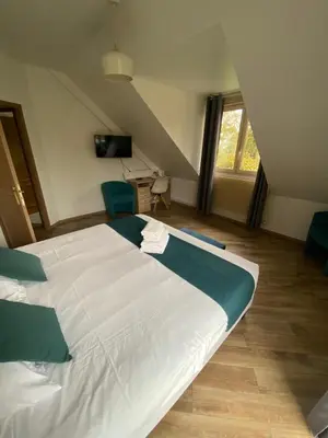Un ou plusieurs lits dans un hébergement de l'établissement Au Charme du Lac Espace bien être et Piscine chauffé proche parc et restaurant du casino