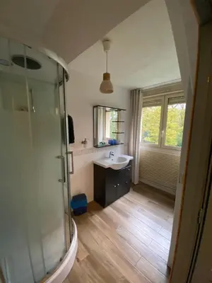 Salle de bains dans l'établissement Au Charme du Lac Espace bien être et Piscine chauffé proche parc et restaurant du casino