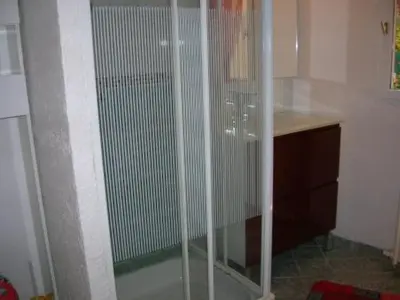 Salle de bains dans l'établissement Gite B