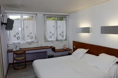 Un ou plusieurs lits dans un hébergement de l'établissement Hôtel le Relais