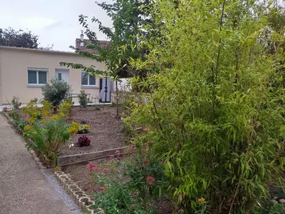 Jardin de l'établissement La maisonnette du Jardin Fleuri