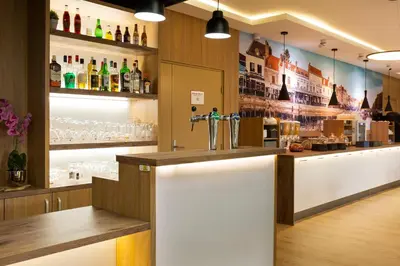 Salon ou bar de l'établissement Brit Hotel Confort Amiens