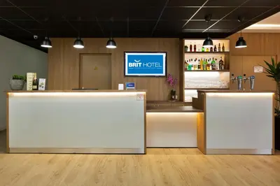 Salon ou bar de l'établissement Brit Hotel Confort Amiens