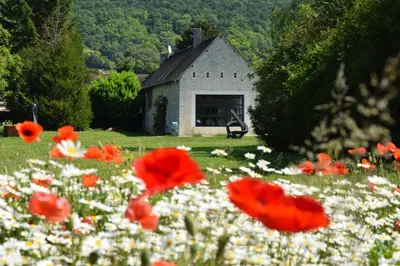 Jardin de l'établissement Gite Dans Parc De Sculptures - Gîte 