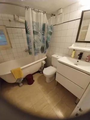 Salle de bains dans l'établissement Les Seringats