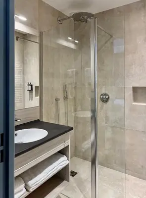 Salle de bains dans l'établissement Le Green des Impressionnistes - Cergy-Pontoise