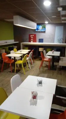 Restaurant ou autre lieu de restauration dans l'établissement ibis budget Dieppe Centre Port