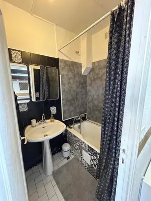 Salle de bains dans l'établissement Plage port tout à pied