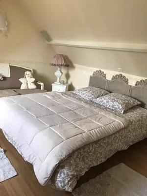 Un ou plusieurs lits dans un hébergement de l'établissement Les Chambres de Paule
