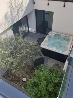 Jardin de l'établissement Rouen centre avec Sauna - Jacuzzi - Parking - 5 étoiles
