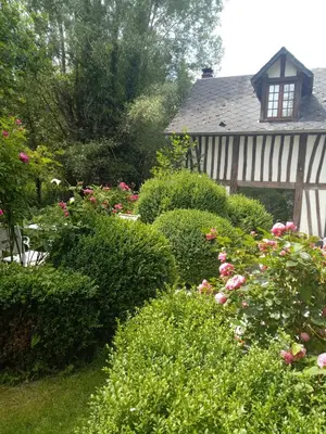 Jardin de l'établissement Le Moulin des Roses