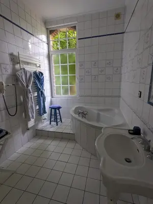 Salle de bains dans l'établissement Le Domaine des Prés du Hom